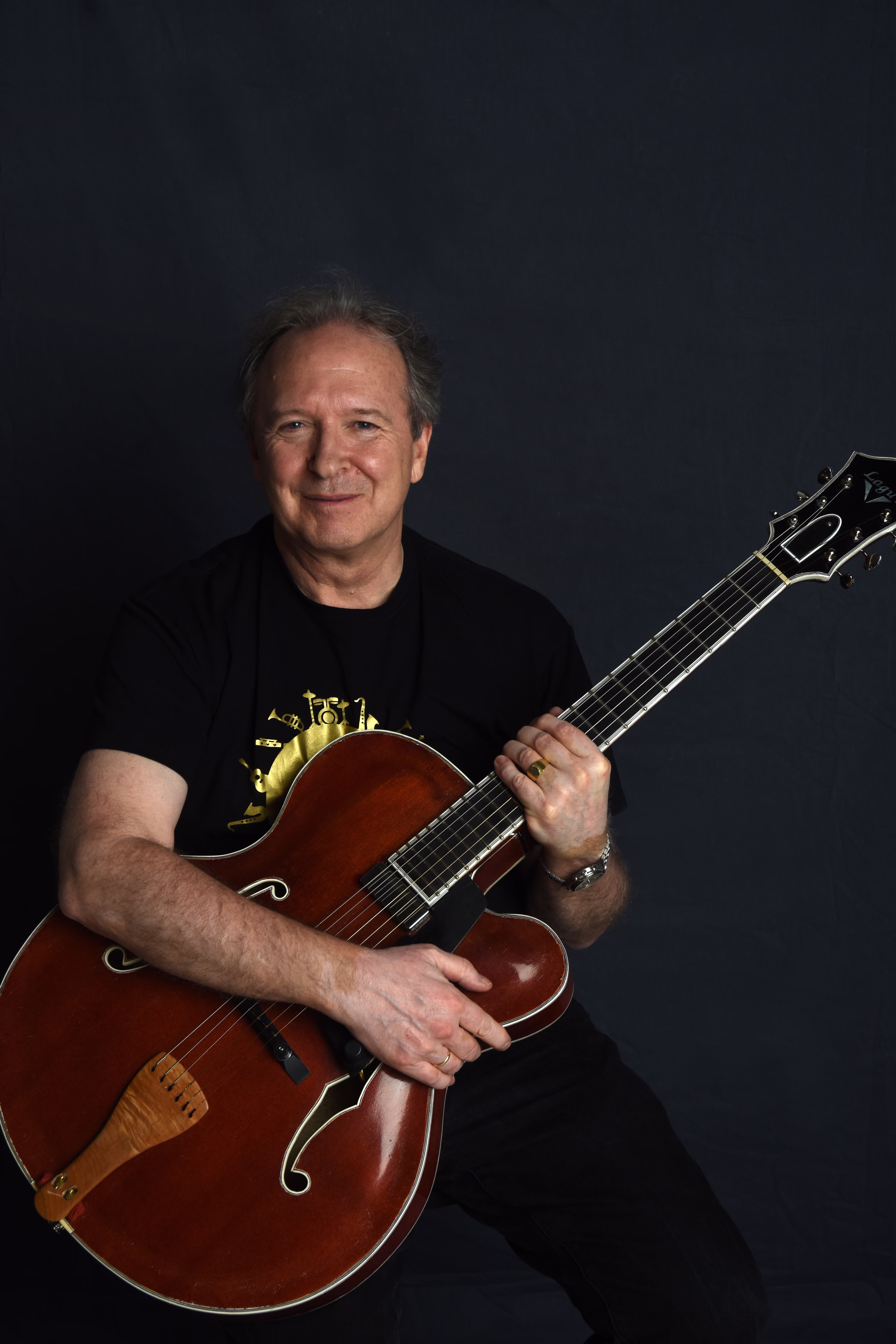Victor Manuel Díaz, guitarra